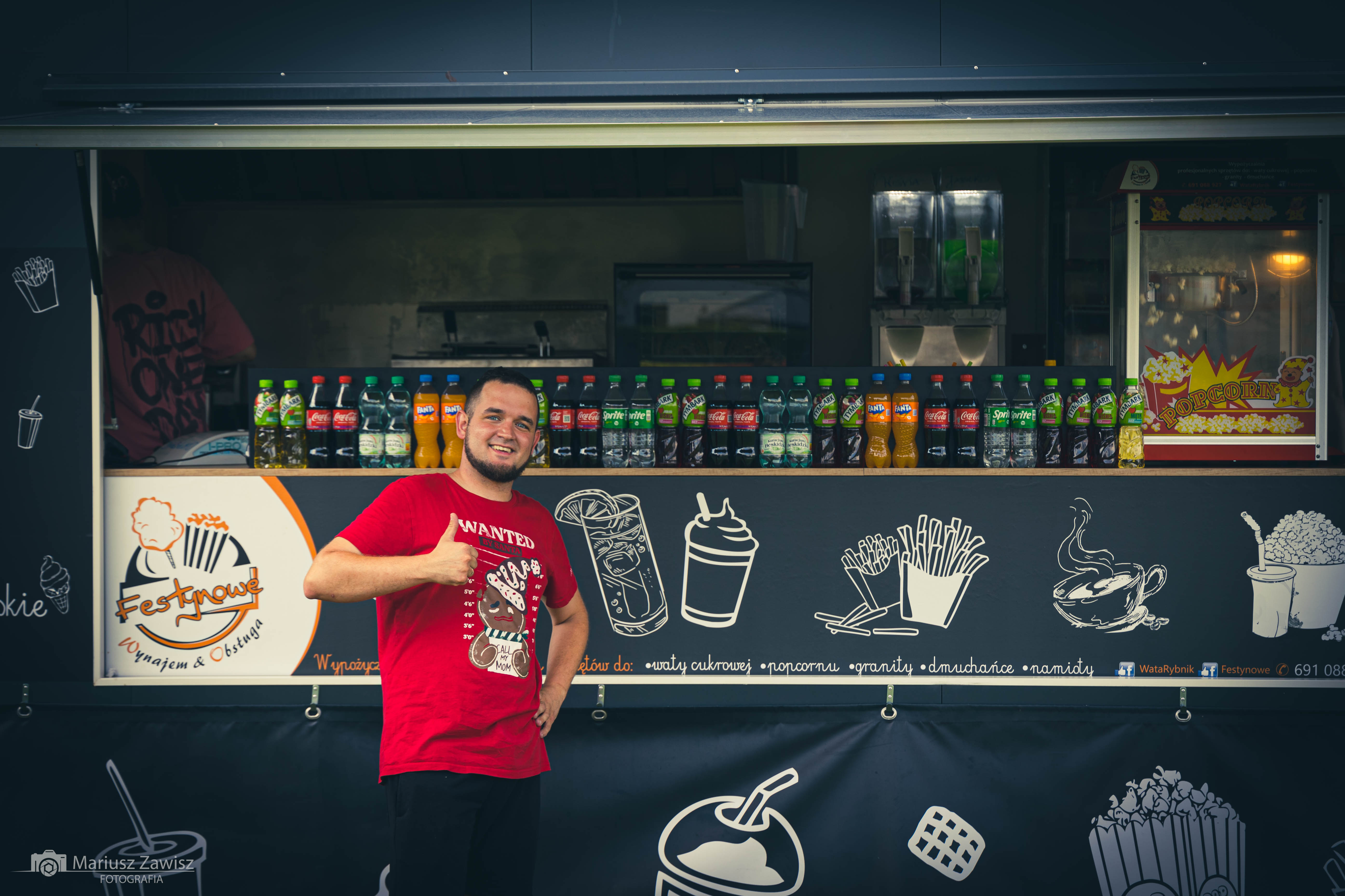 Food truck, przyczepa gastronomiczna obsługująca festyny i imprezy