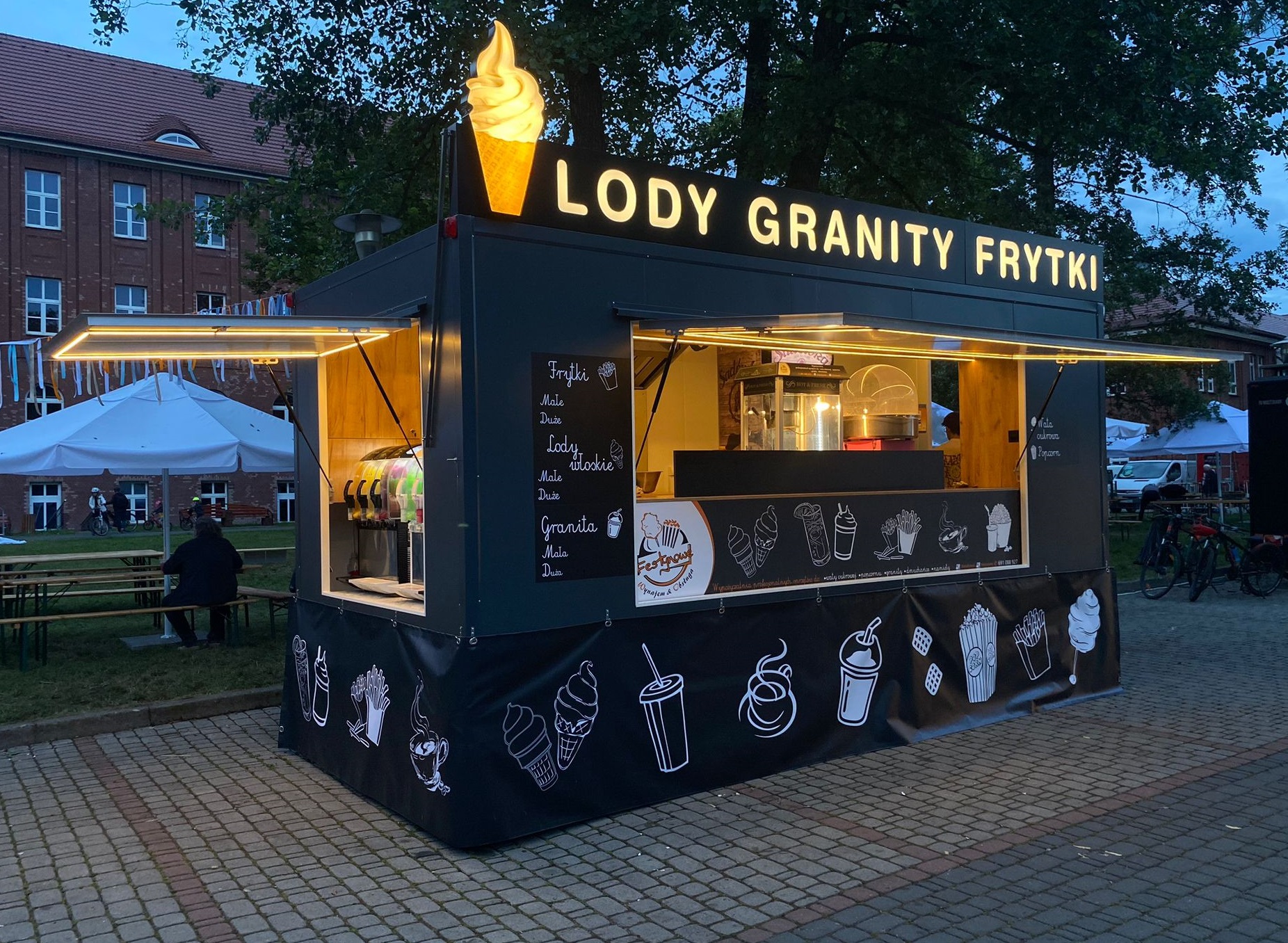Food truck - przyczepa gastronomiczna na wynajem na festyny i imprezy
